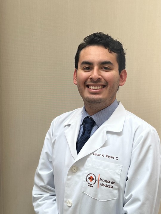 Egresado de la Anáhuac Puebla colabora en libro de la Academia Nacional de Medicina.
