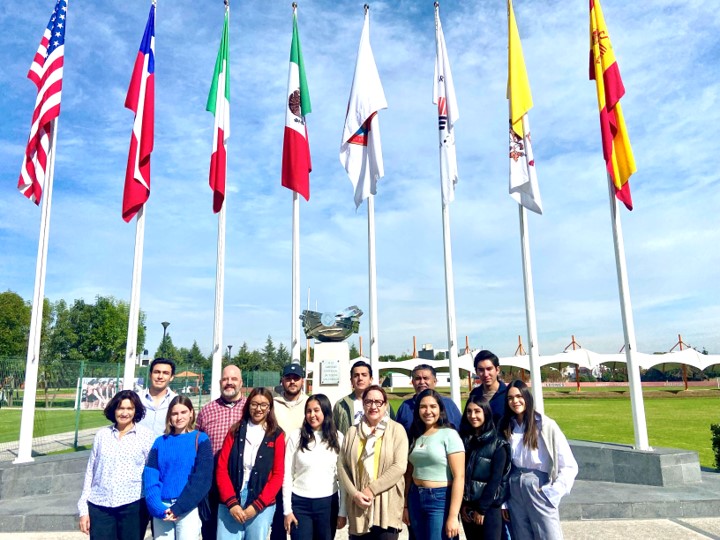 Grupo de estudiantes de la Escuela de Economía y Negocios fortalecen su formación académica con Programa de Internacionalización