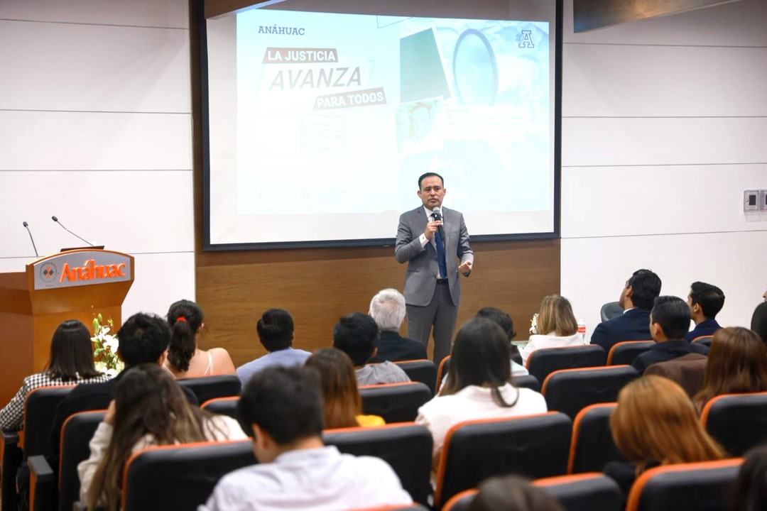 “La justicia avanza para todos”; Presidente del Congreso Eduardo Castillo comparte con alumnos de la Anáhuac Puebla