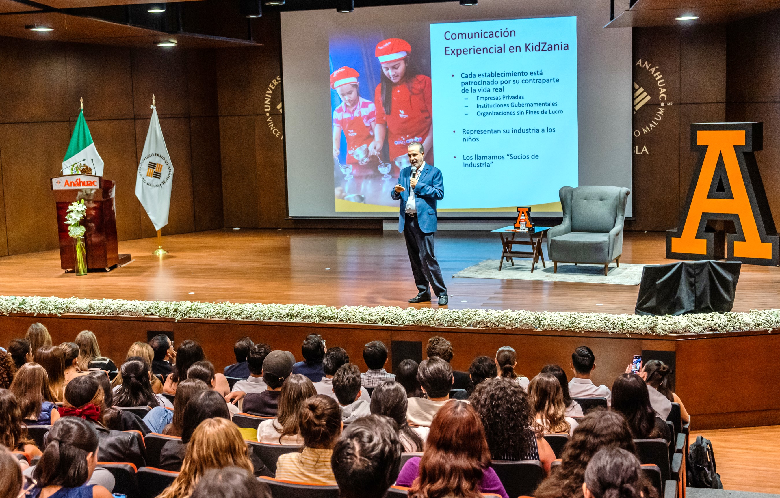 Xavier López Ancona, fundador de KidZania, inspira a futuros líderes del entretenimiento