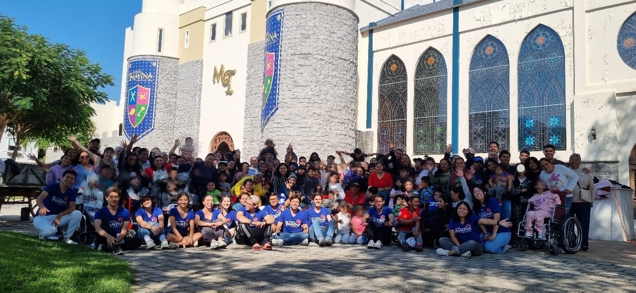 Estudiantes de la Anáhuac Puebla se solidarizan con familias de Mundo Imáyina