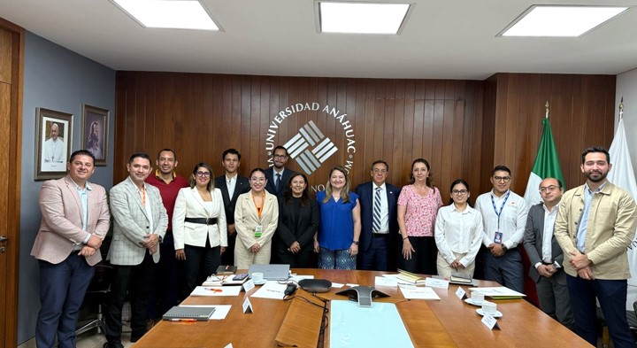 Anáhuac Puebla y Grupo Salinas unidos por la educación