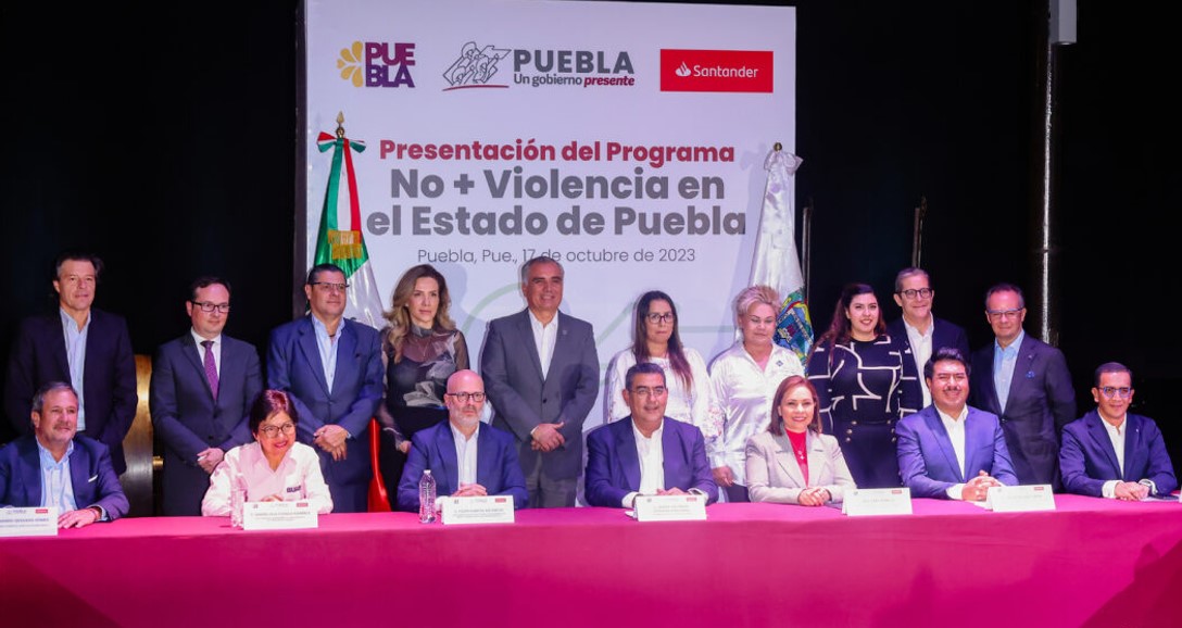 Anáhuac Puebla se une al Programa "No + Violencia" del Gobierno Estatal y Santander México para fortalecer paz social
