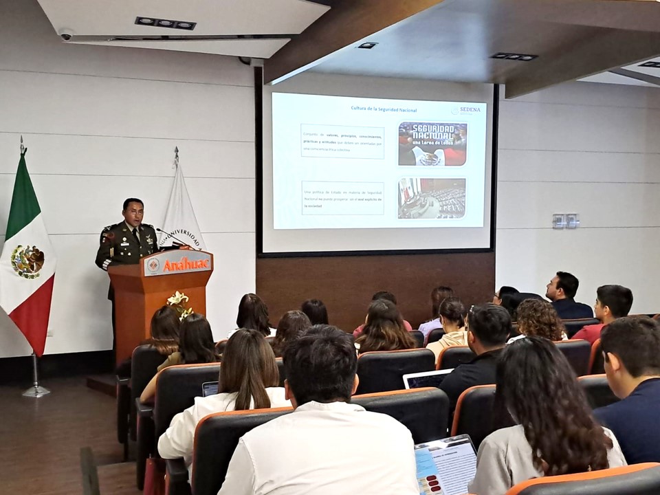 SEDENA comparte conferencia "Cultura de Seguridad Nacional" en la Anáhuac Puebla