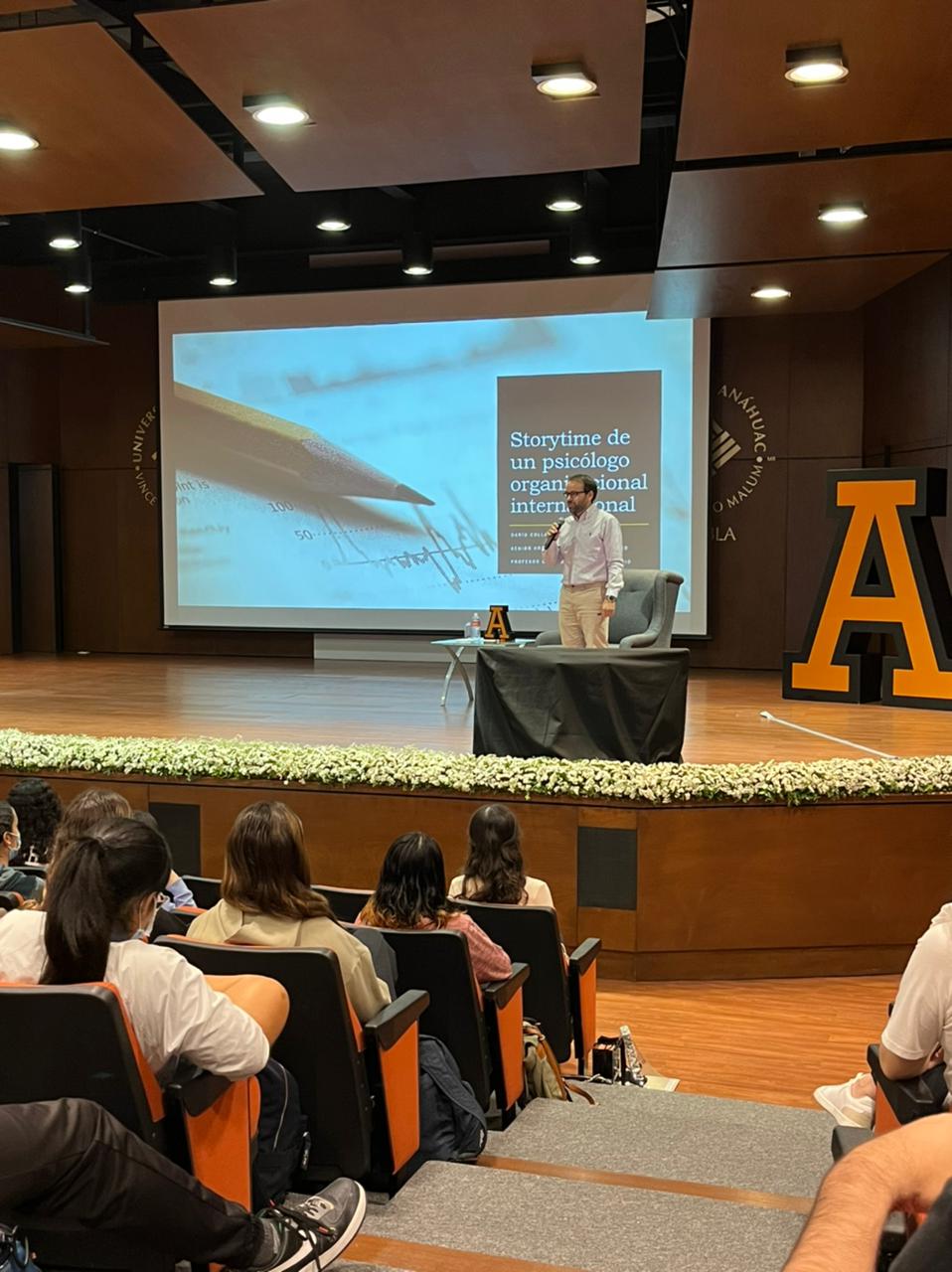 "Storytime de un psicólogo organizacional internacional" por el Dr. Darío Collado Caballero