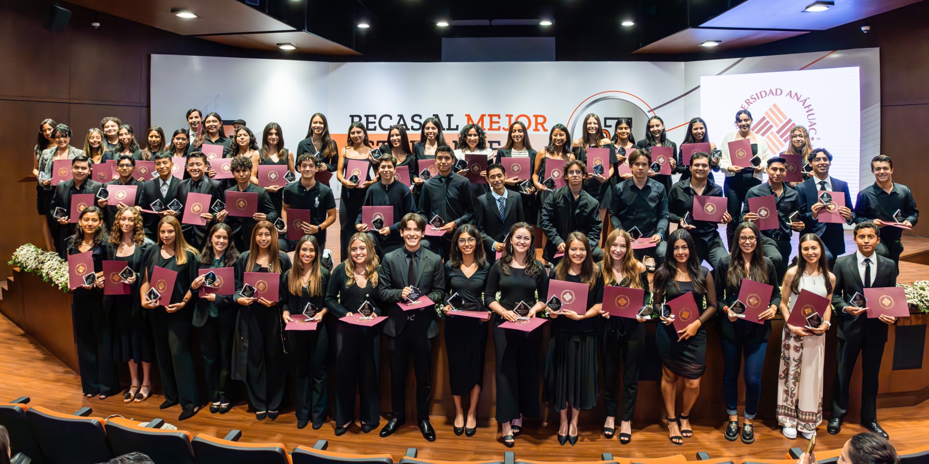 Impulso al talento Anáhuac Puebla premia con becas a los mejores