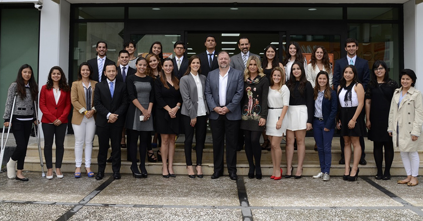 Alumnos de la Universidad Anáhuac se reunieron con el Director de ALSEA, empresa de restaurantes líder en América Latina y España