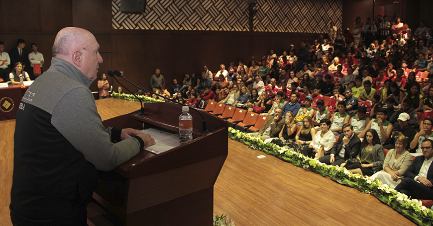 Manuel Lapuente clausura el Interprepas Anáhuac 2019