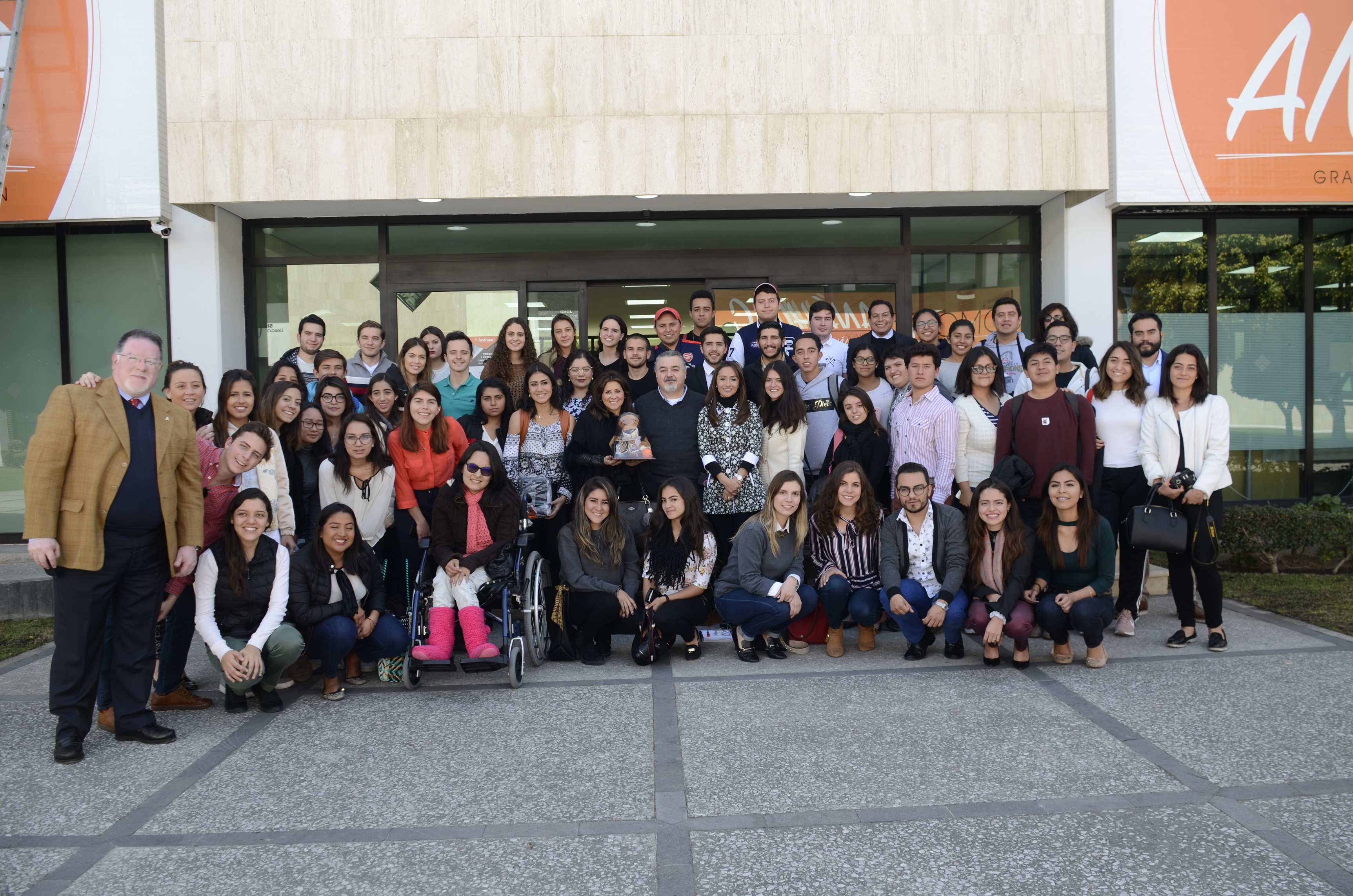 Publicista internacional se reúne con alumnos Anáhuac