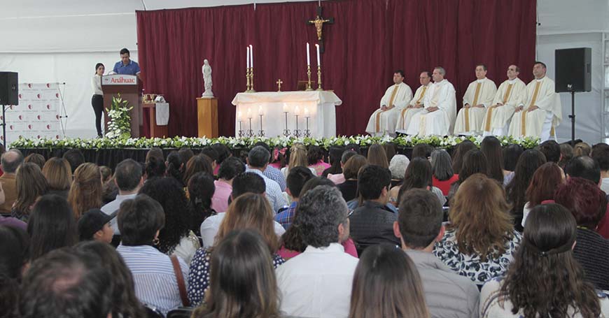 La Universidad Anáhuac Puebla recibe a miembros del movimiento Regnum Christi en la celebración de Cristo Rey