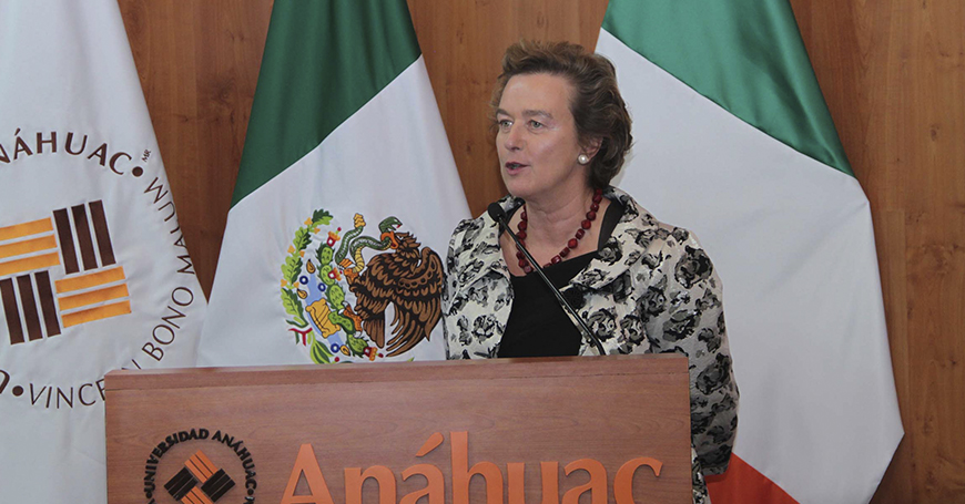 Embajadora de Irlanda en México imparte conferencia a internacionalistas Anáhuac