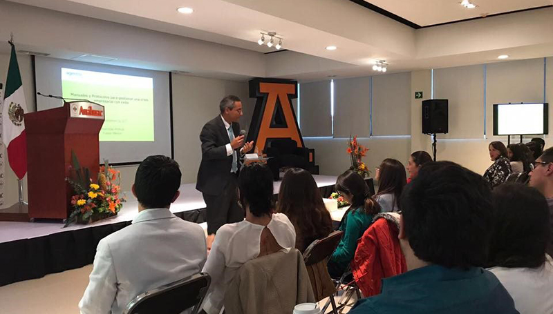 Especialista en periodismo 3.0 imparte conferencia en la Universidad Anáhuac