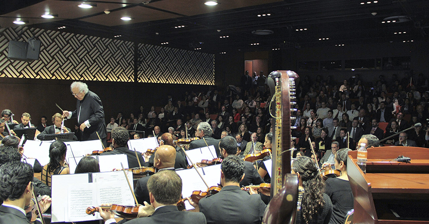 Personalidades gubernamentales y empresarios inauguran el Auditorio Anáhuac