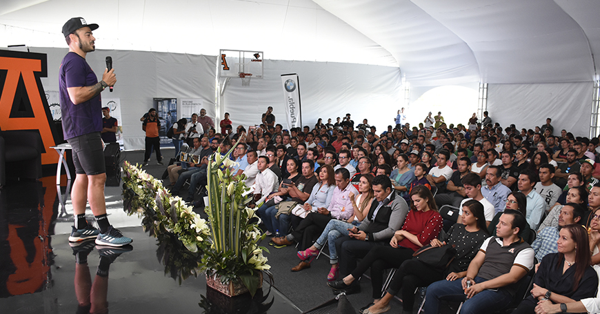 Referente del deporte internacional imparte conferencia en la Universidad Anáhuac