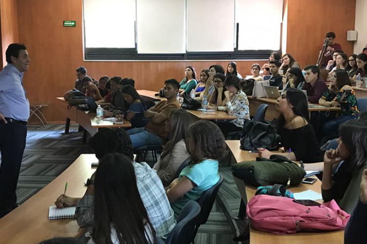 Alumnos Anáhuac se reunieron con el Director de Responsabilidad Social de Toks