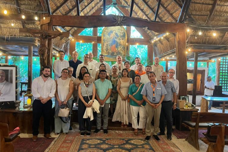 La Universidad Anáhuac Puebla participa en el Encuentro de Razón Abierta 2025 en Cancún