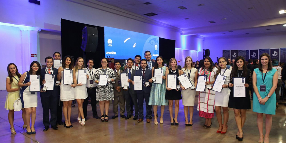 Reciben el Premio CENEVAL al desempeño de excelencia – EGEL, 70 alumnos de la Red de Universidades Anáhuac