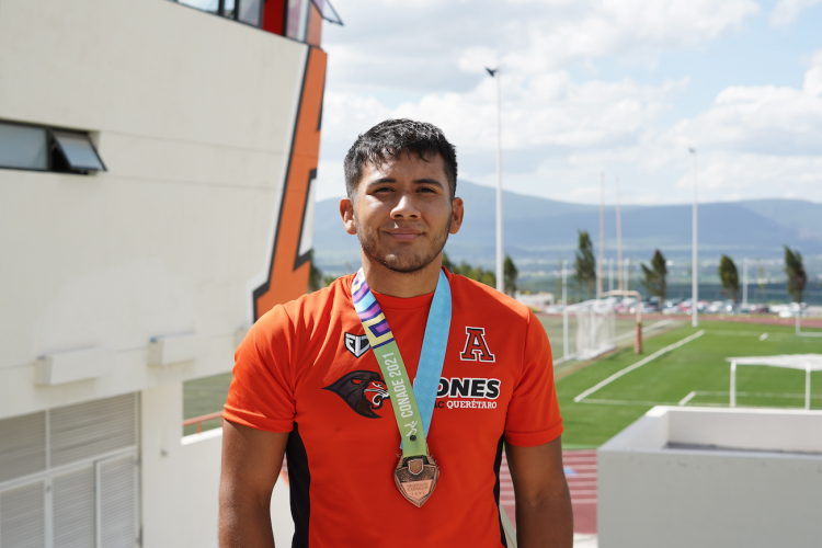 Representante de lucha de la Universidad Anáhuac Querétaro, gana medalla de bronce en CONADE´21 