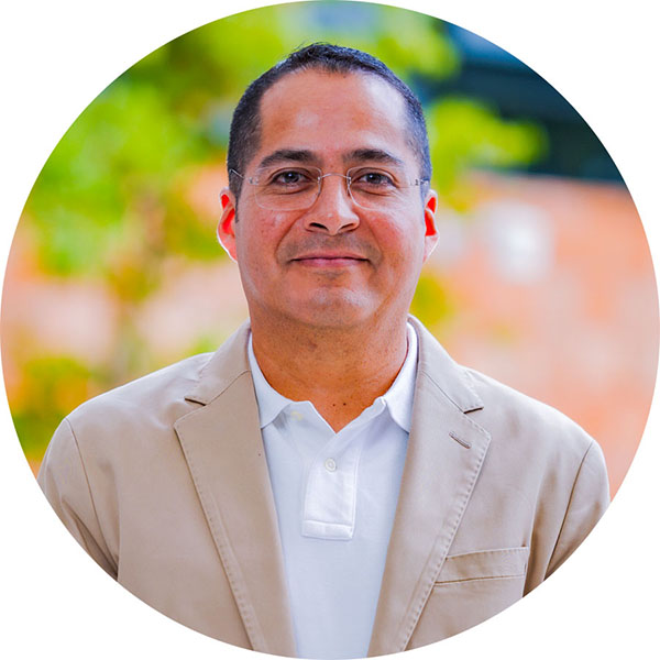 Mtro. Víctor Alvarado Martínez