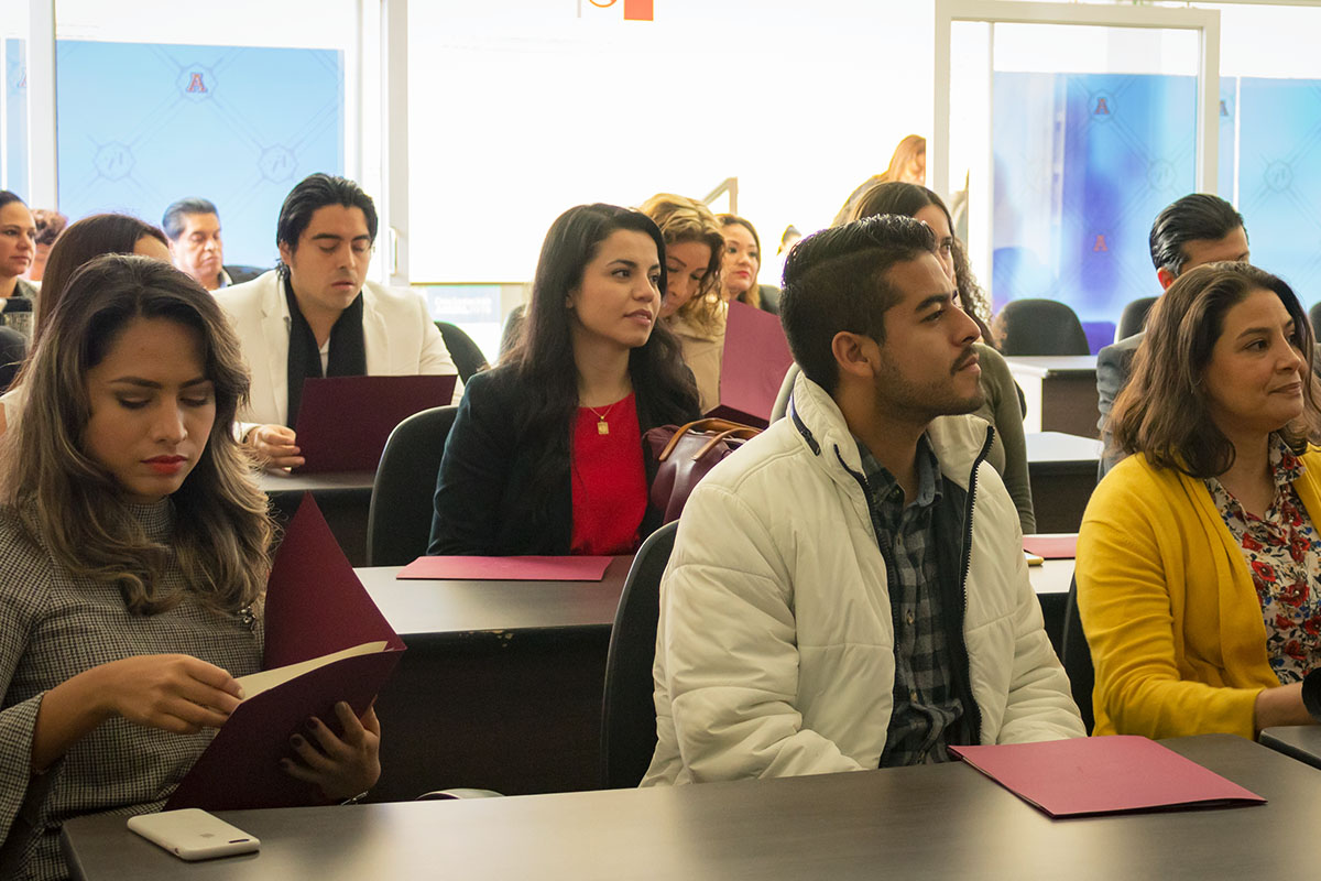 3 / 8 - Alumnos de Extensión avanzan en su camino hacia el Master