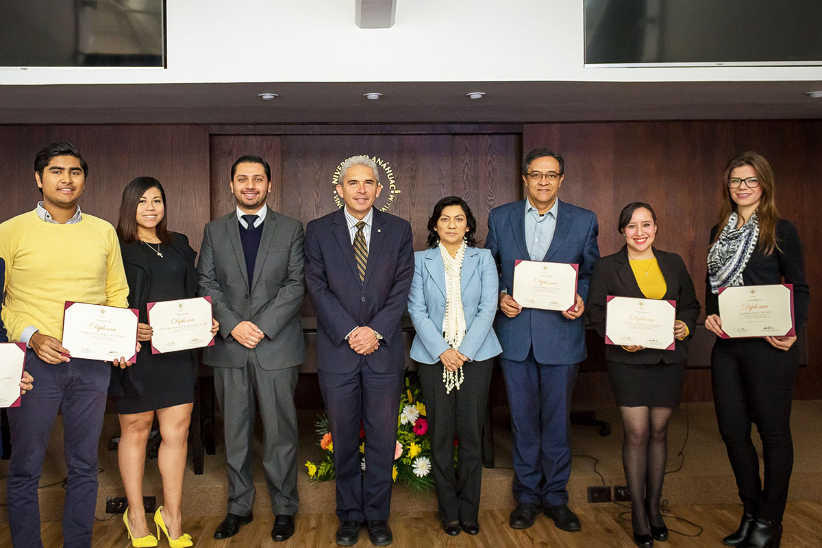 4 / 8 - Alumnos de Extensión avanzan en su camino hacia el Master