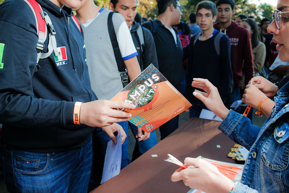 2 / 28 - Los alumnos Anáhuac contagian de entusiasmo el Campus Visit