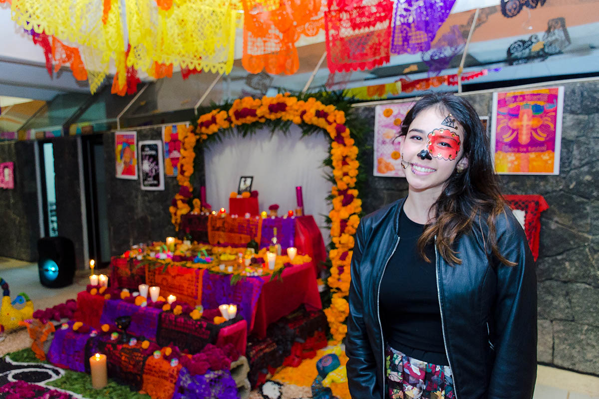 20 / 28 - Tradición y Recuerdos en la Celebración de Día de Muertos