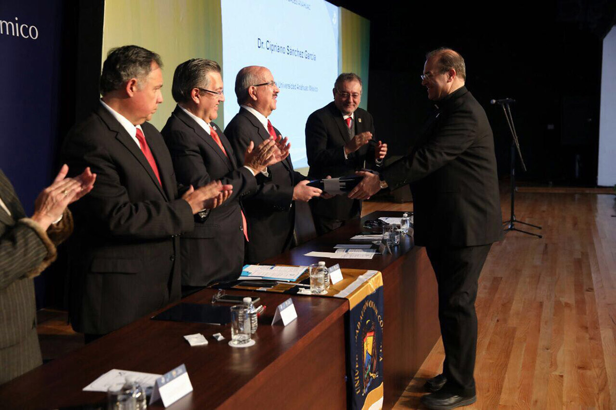 2 / 8 - Padrón EGEL reconoce Calidad y Excelencia de los Programas Académicos Anáhuac