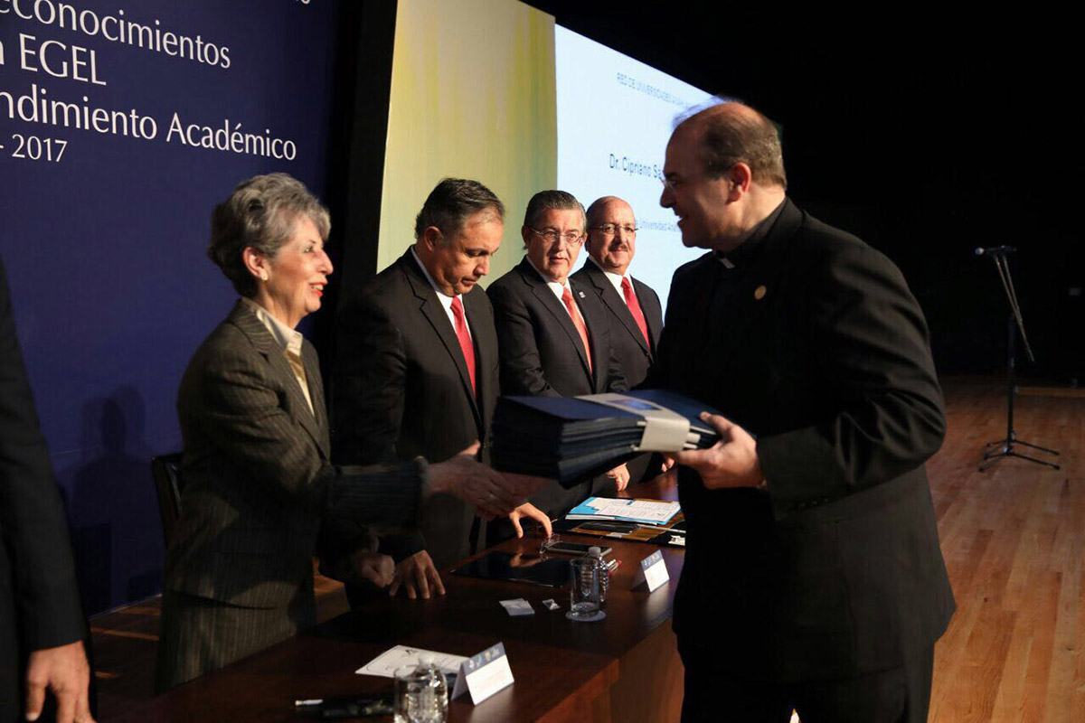 3 / 8 - Padrón EGEL reconoce Calidad y Excelencia de los Programas Académicos Anáhuac