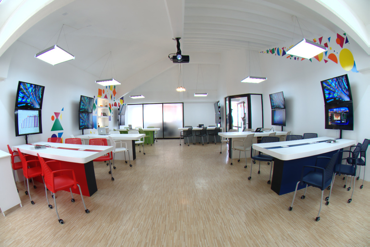 1 / 7 - Co-Working Area, Management & Innovation Center