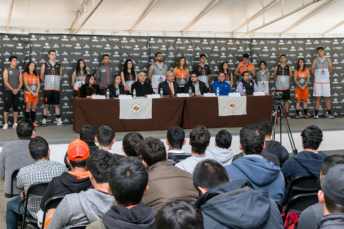 1 / 13 - Presentación de Uniformes de los Equipos Representativos