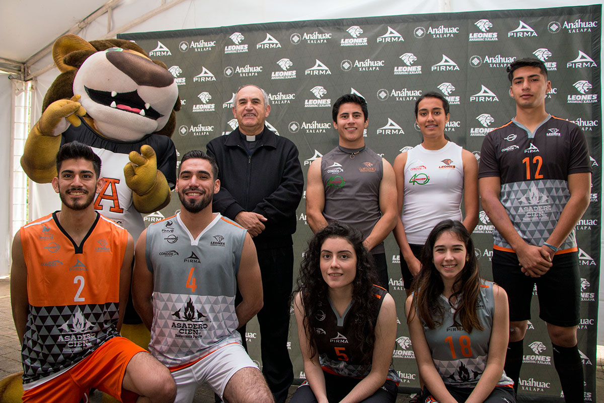 3 / 13 - Presentación de Uniformes de los Equipos Representativos