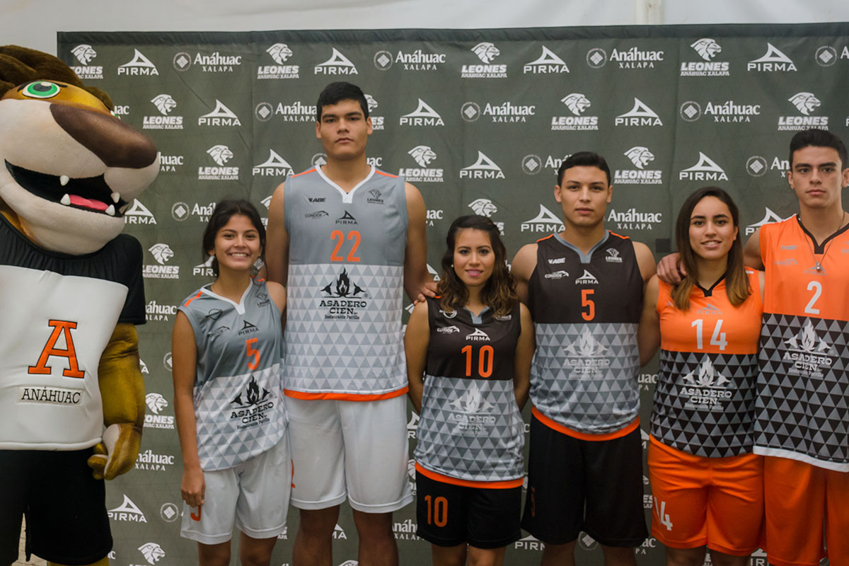 8 / 13 - Presentación de Uniformes de los Equipos Representativos