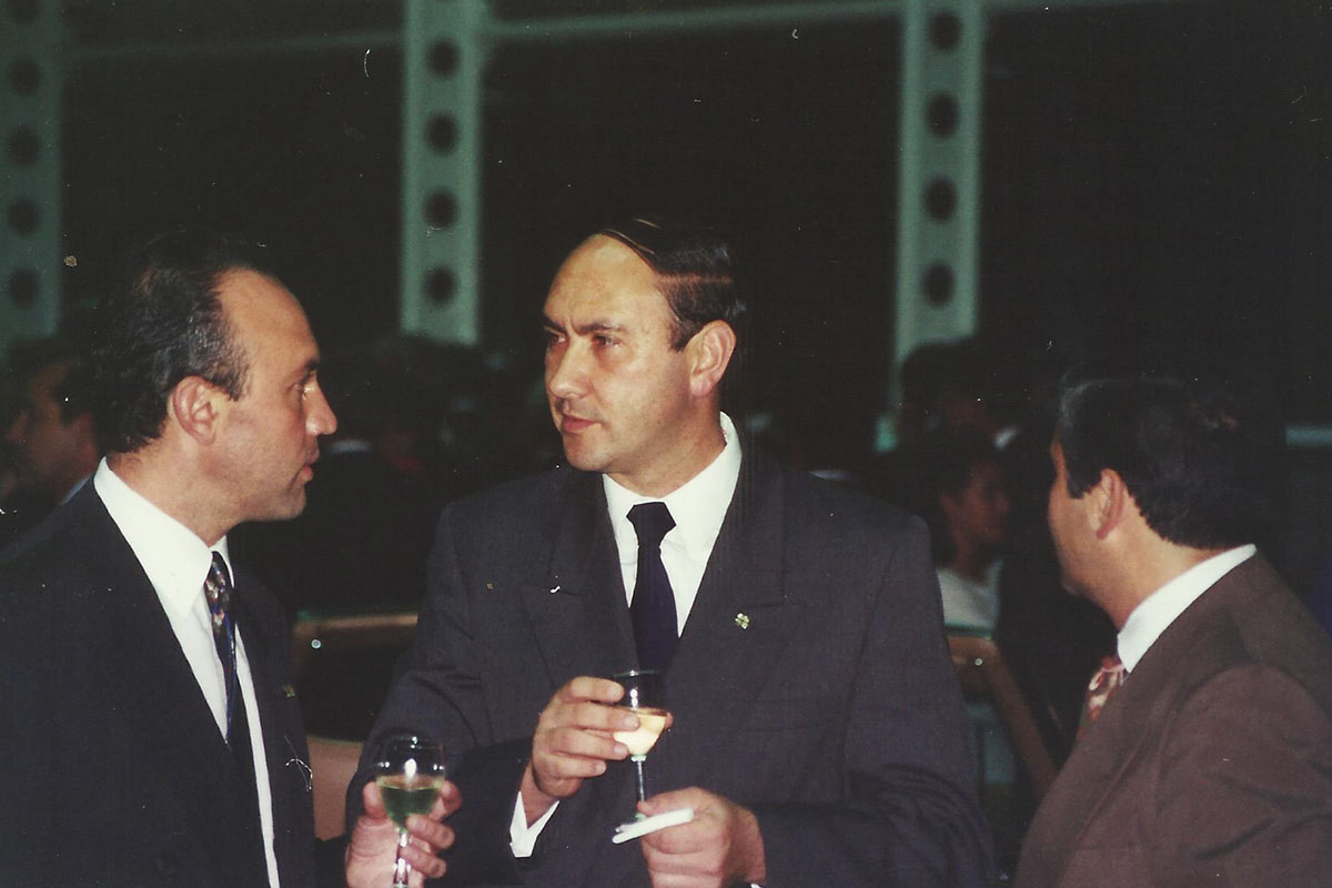 5 / 17 - - 1993, P. Sabin y Mtro. Alejandro Amozurrutia en el brindis de apertura.