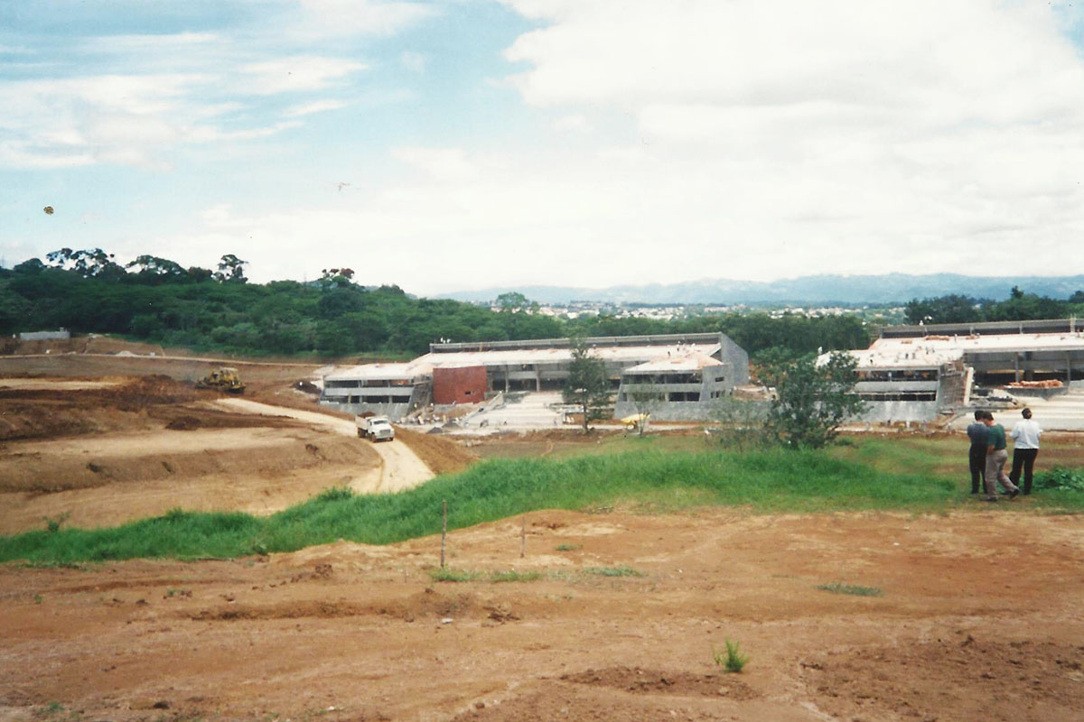 11 / 17 - - 1996, Avances en la construcción.