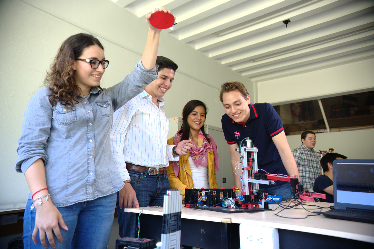 2 / 12 - Centro de Innovación e Ingeniería Aplicada