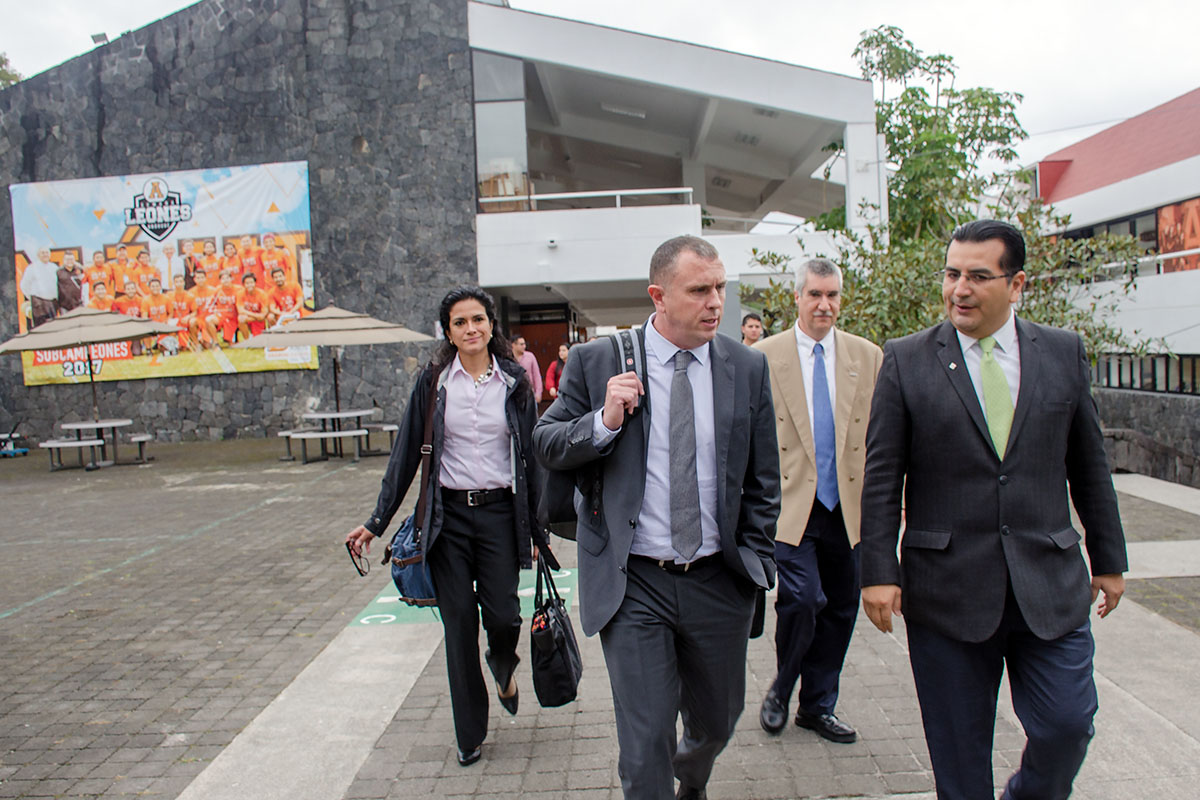 4 / 6 - Visita del Departamento de Comercio Internacional del Reino Unido