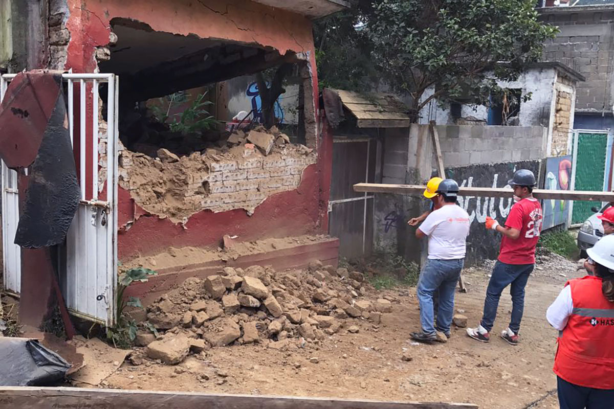 2 / 4 - Brigada Anáhuac entrega en Morelos y Puebla 4 toneladas de víveres