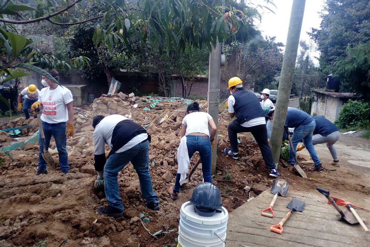 3 / 4 - Brigada Anáhuac entrega en Morelos y Puebla 4 toneladas de víveres