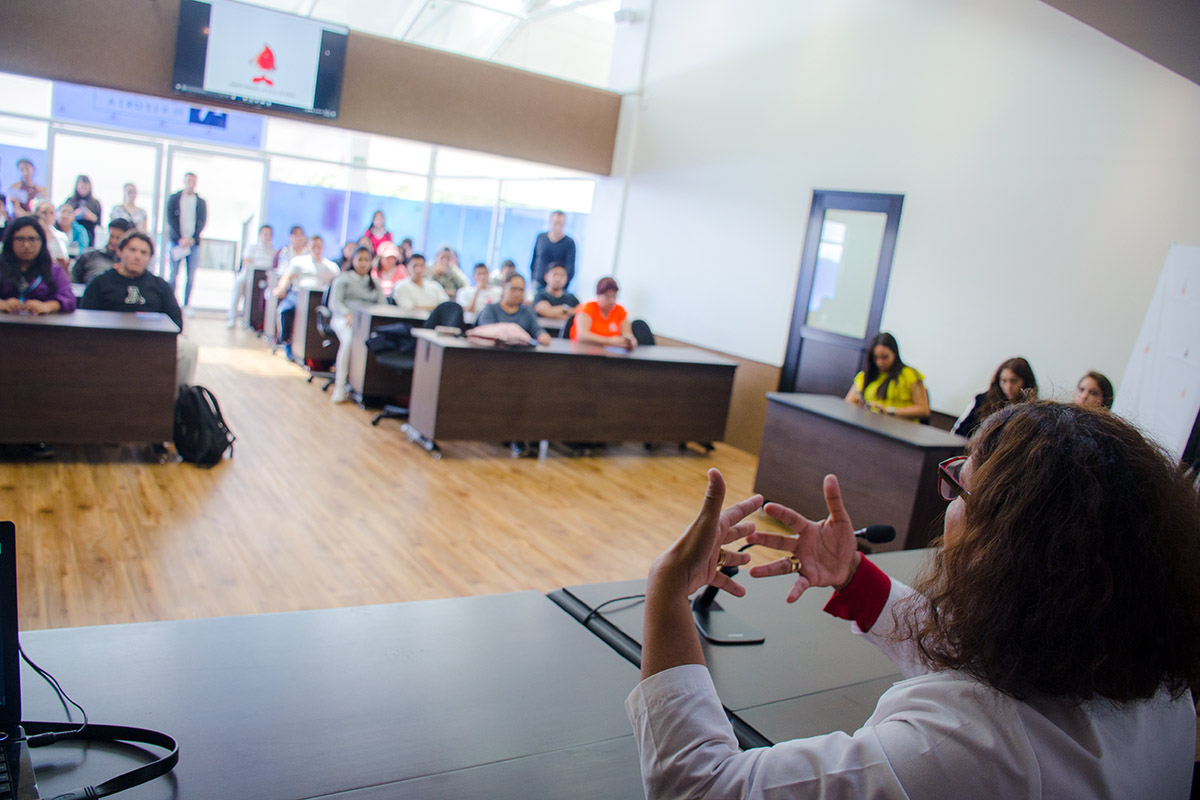 1 / 4 - Primera Campaña de Donación de Sangre Vértice