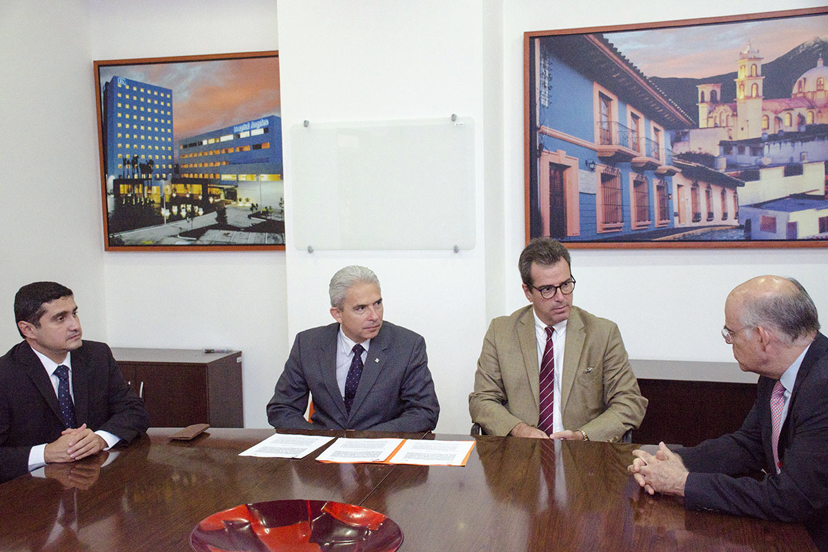 1 / 8 - Universidad Anáhuac firma convenio con el Hospital Ángeles