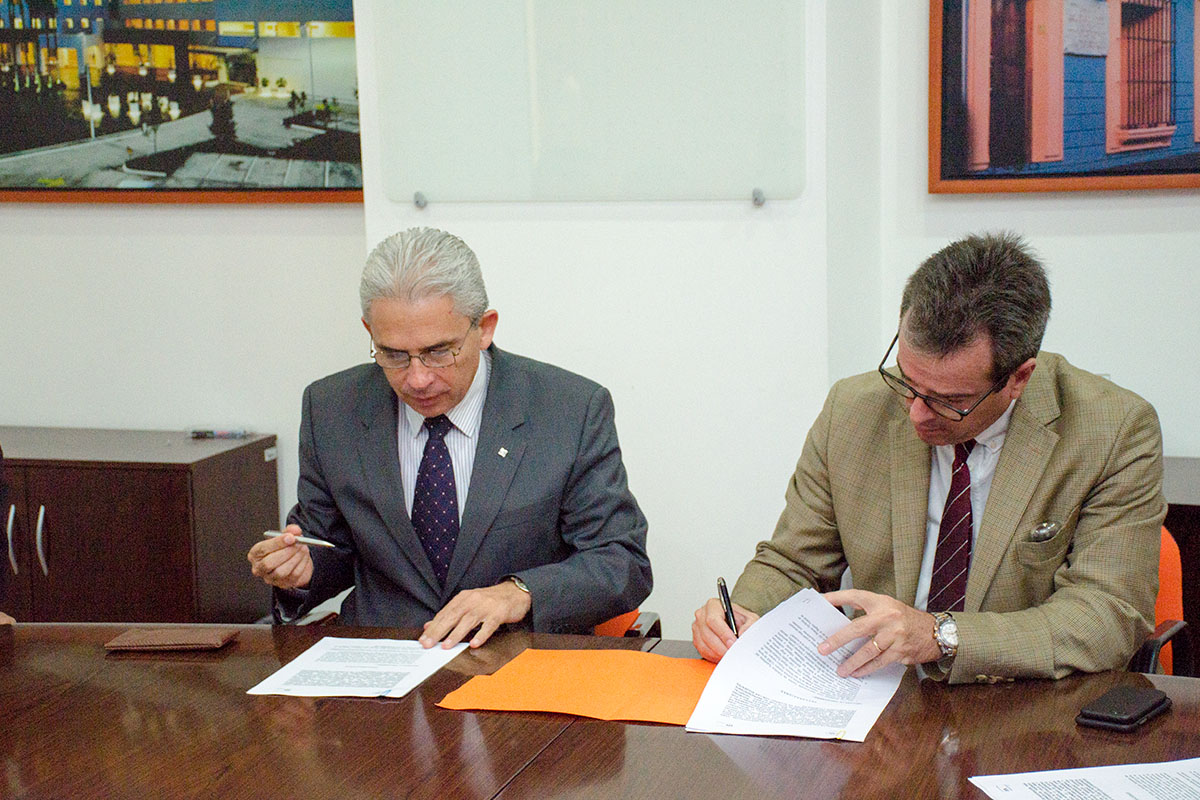 4 / 8 - Universidad Anáhuac firma convenio con el Hospital Ángeles