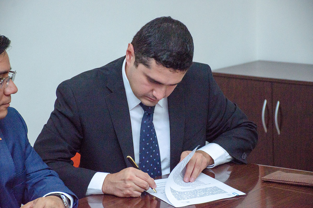 6 / 8 - Universidad Anáhuac firma convenio con el Hospital Ángeles