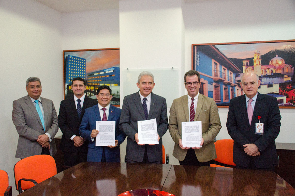8 / 8 - Universidad Anáhuac firma convenio con el Hospital Ángeles