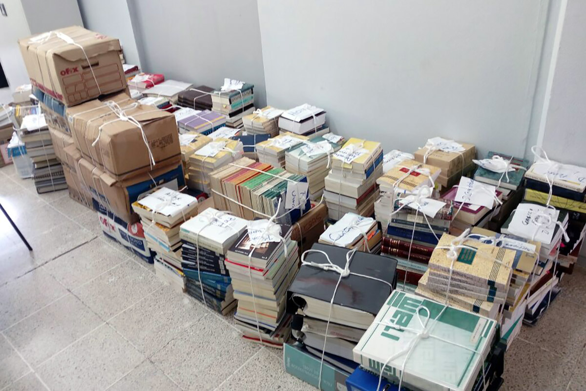 2 / 2 - Generosa Donación al Acervo Bibliográfico de la Biblioteca de Derecho 2 / 2 - Generosa Donación al Acervo Bibliográfico de la Biblioteca de Derecho