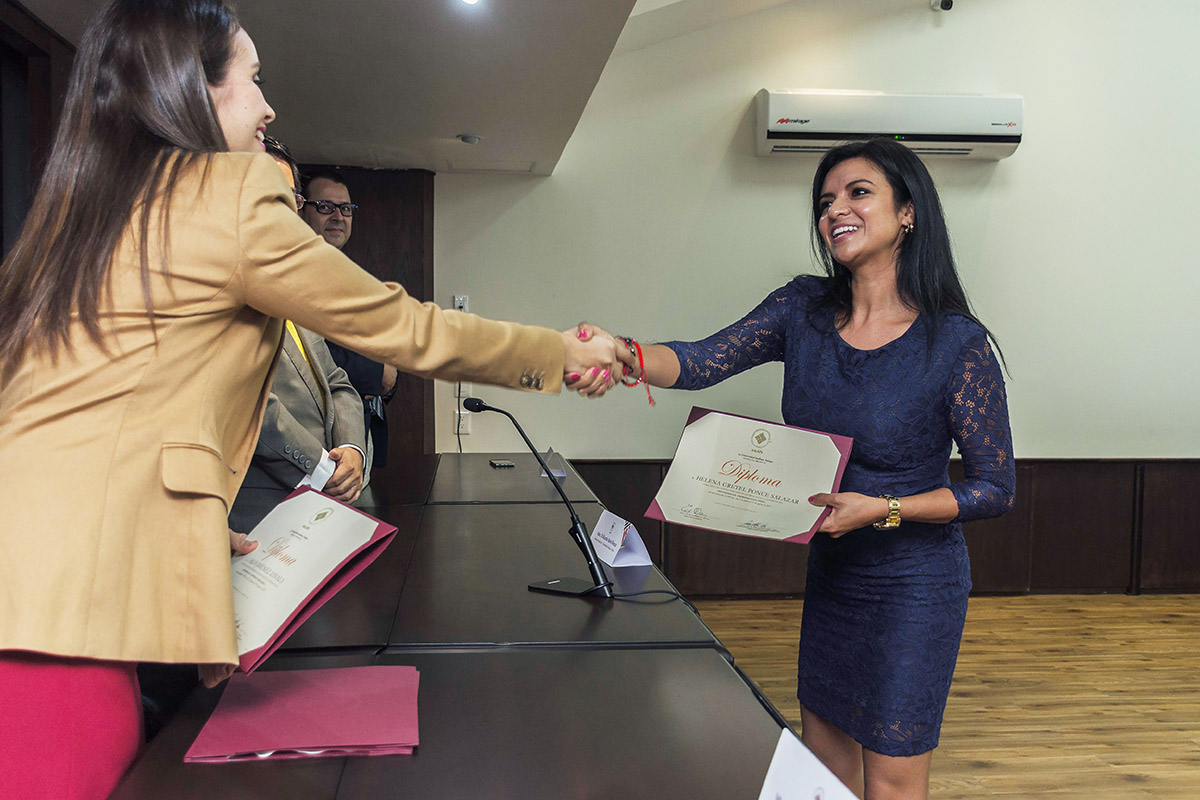 5 / 12 - Reconocemos a las Empresas Familiares que impulsan su Capacitación