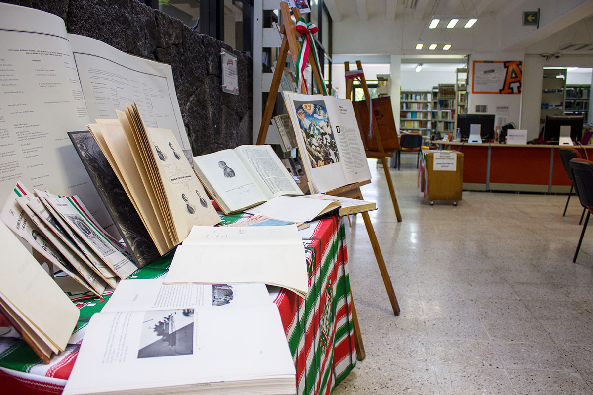3 / 4 - Exhibición de Libros de la Independencia de México