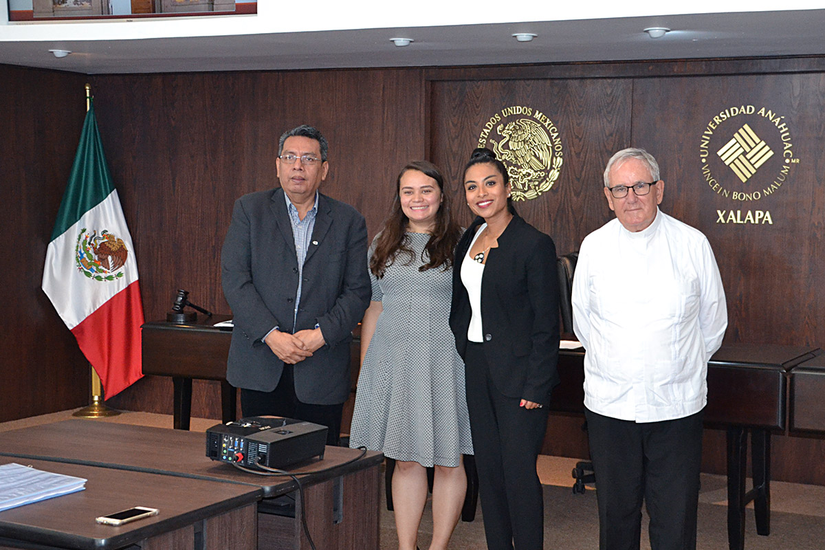 1 / 4 - Alumnos de Derecho presentan Trabajos de Investigación