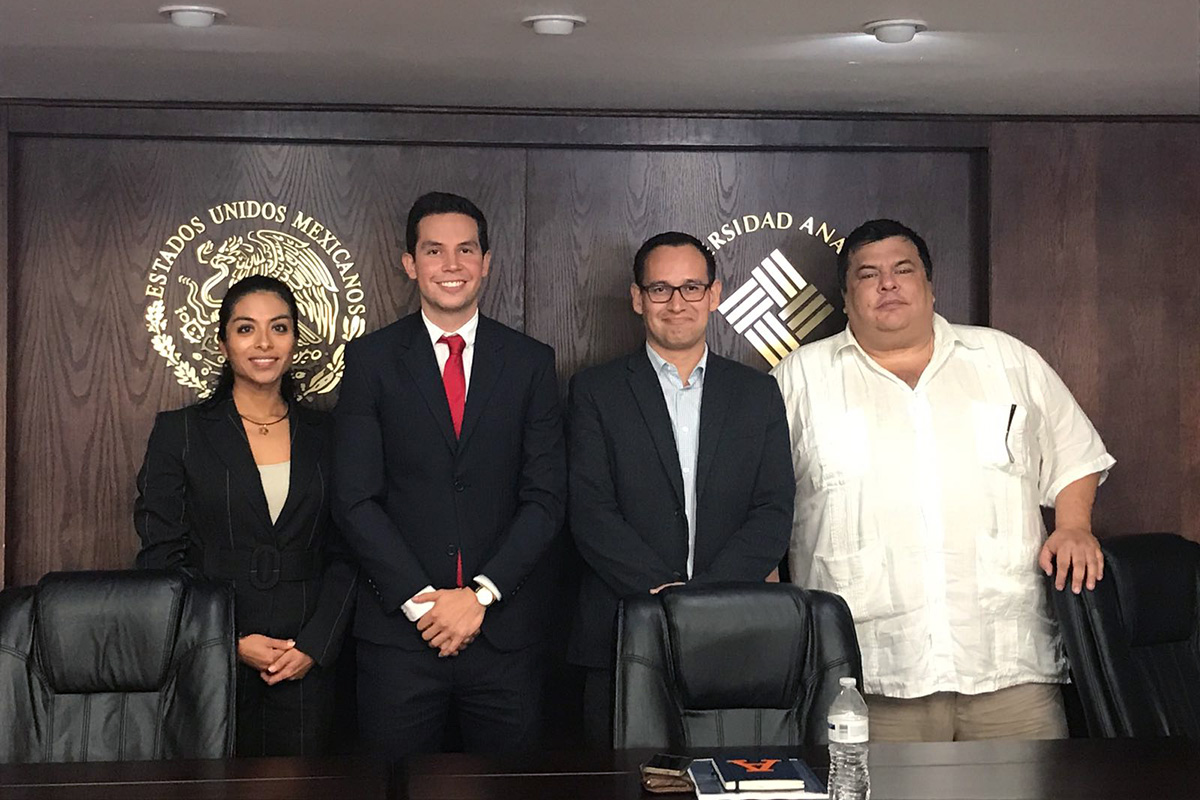 2 / 4 - Alumnos de Derecho presentan Trabajos de Investigación