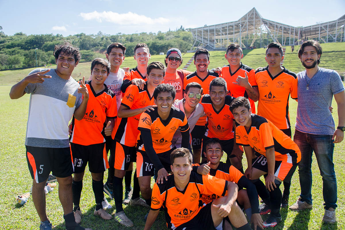 4 / 8 - Victoria en Fútbol y Octava Jornada ABE